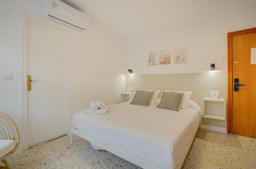 HOSTAL y APARTAMENTO MOLÍ DE MAR